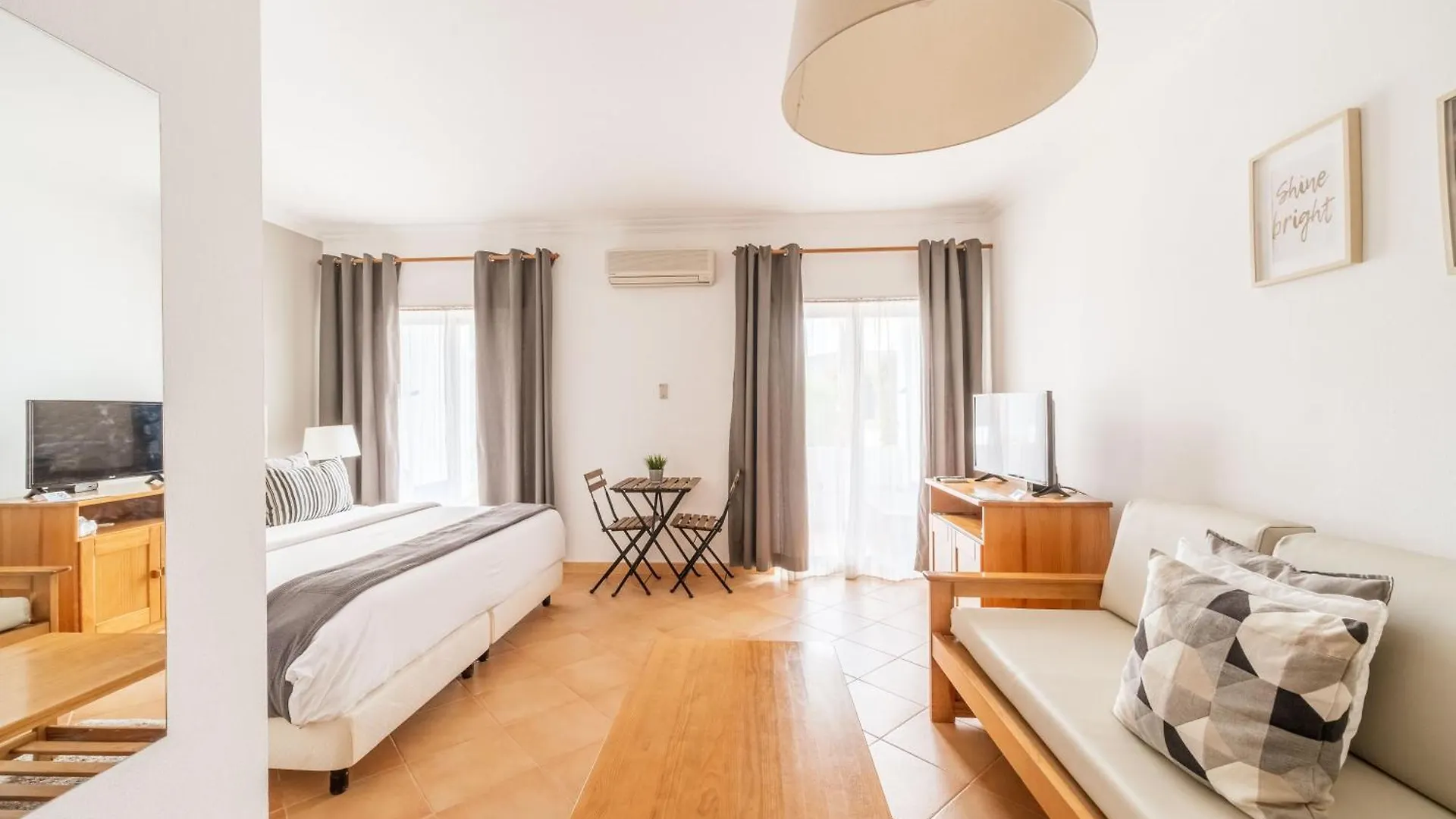 Oasis Beach Apartments Praia Da Luz Portugal